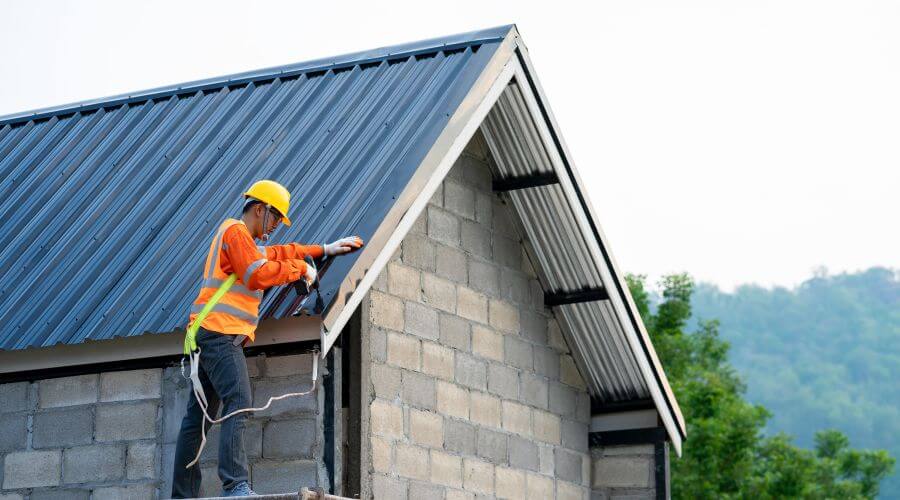 Professional gutter cleaning in Bridgeport, OR